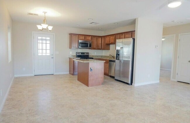 Building Photo - 1748 W Glenrosa Ave