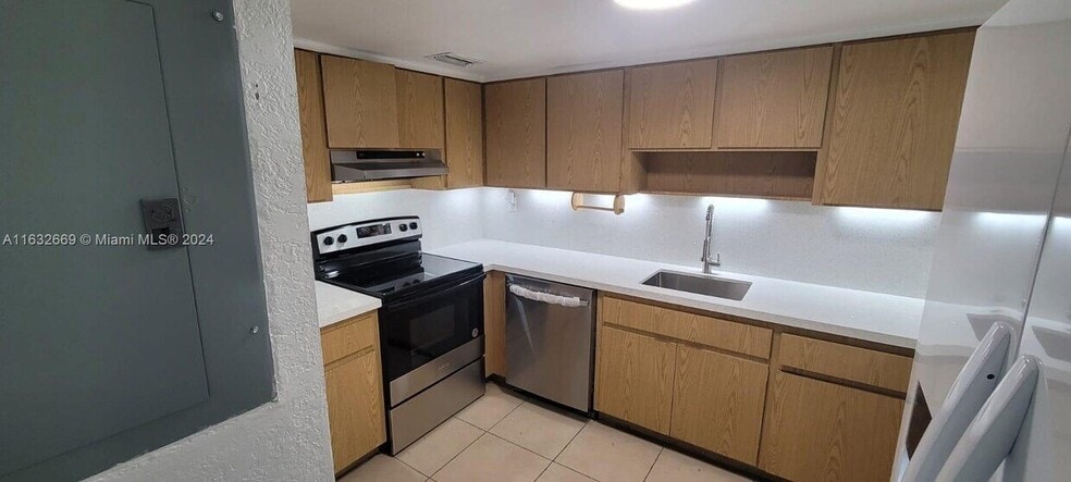 Building Photo - 319 NW 109th Ave