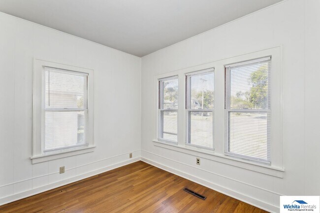 Building Photo - 2 bedroom 2 bath home