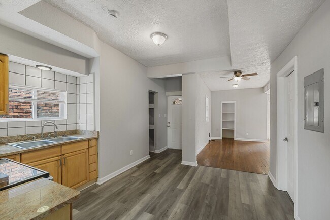 Building Photo - 3208 Dobson St