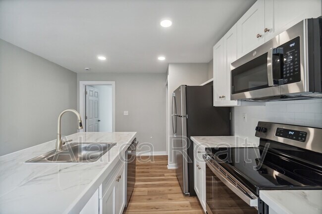 Building Photo - 530 N Church St