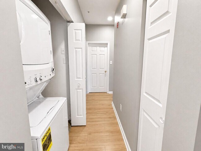 Building Photo - 601 Forest Walk Ln
