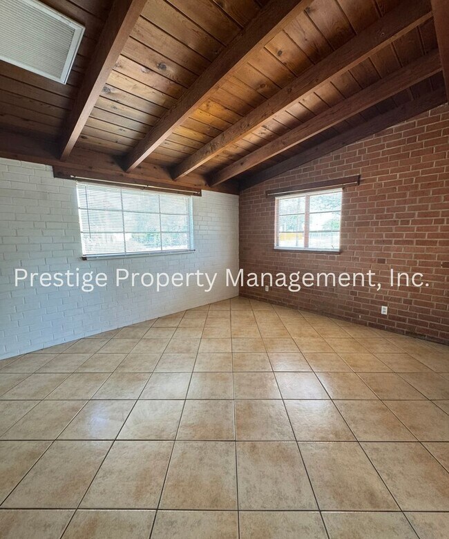 Building Photo - 1348