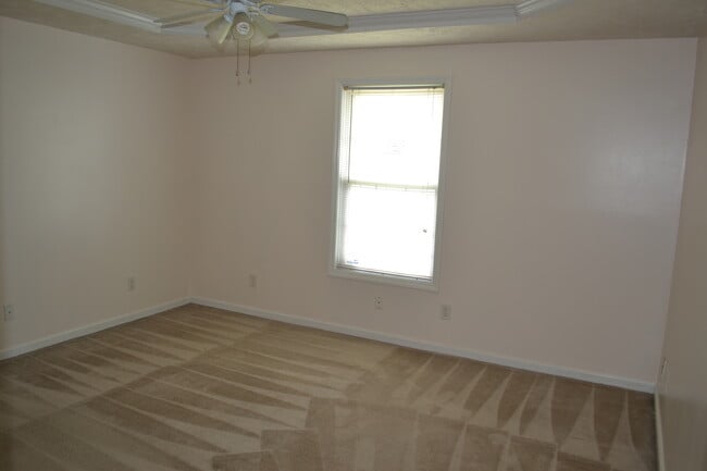 Building Photo - Beautiful 4 Bedroom Home in Hope Mills