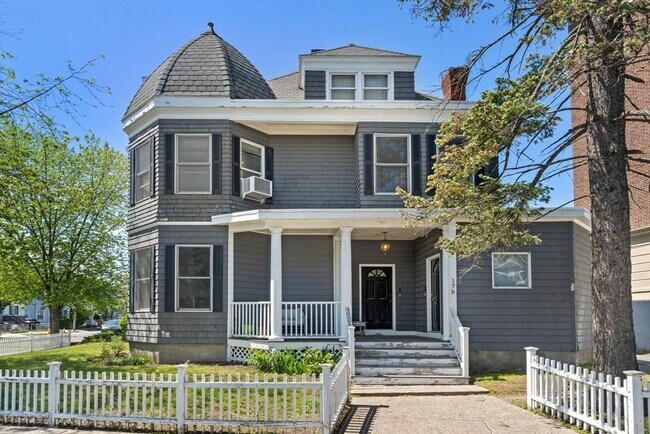 Building Photo - 179 Ocean St