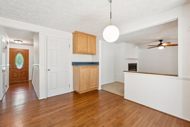 Building Photo - Home in Highly Desirable Forest Ridge!