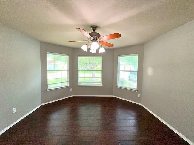 Building Photo - 9120 Goldenview Dr