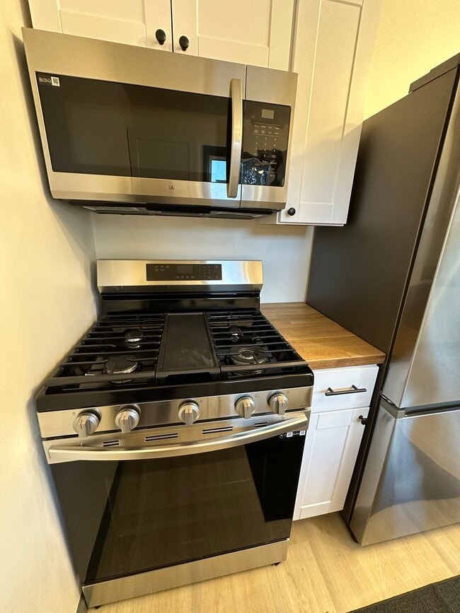 Building Photo - Beautiful one bedroom apartment