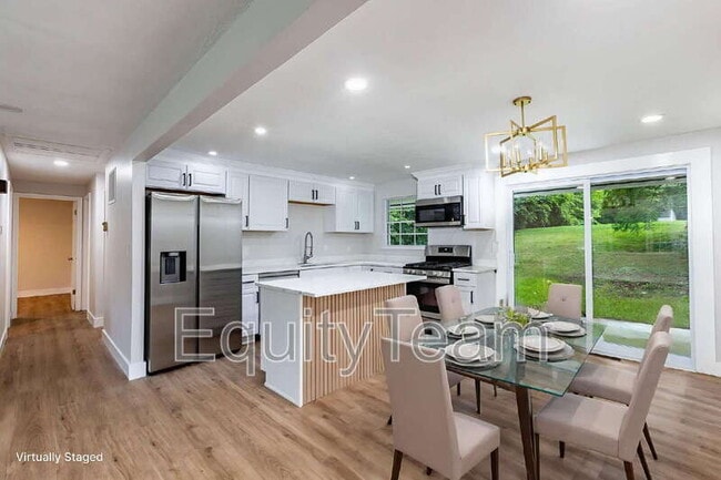 Building Photo - 722 Castro Ln