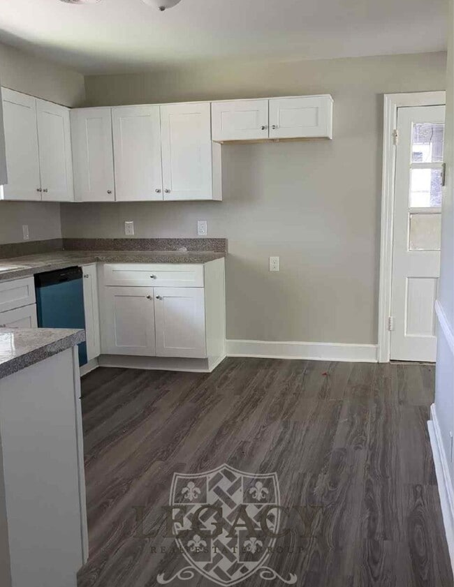 Building Photo - 312 Bowwood Dr