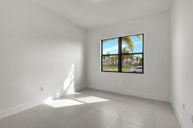 Building Photo - 12625 Solana Bay Cir