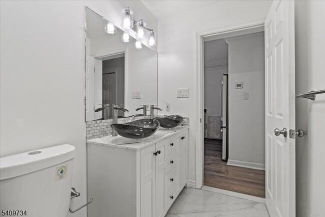 Building Photo - 17 Holsman St