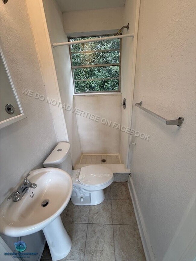 Building Photo - Gorgeous 2 story, 3 bedroom / 2bathroom ho...