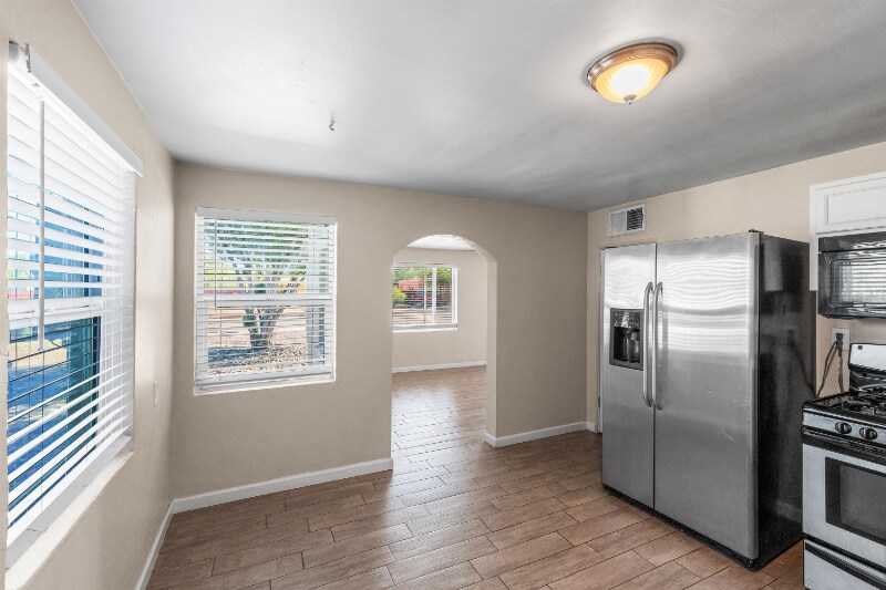 Building Photo - 3833 N Tyndall Ave