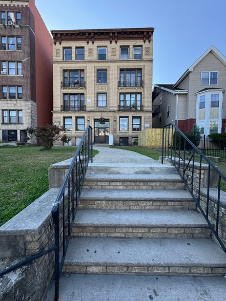 Building Photo - 246 Roseville Ave