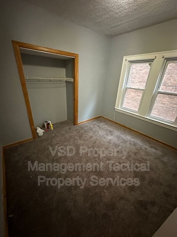 Building Photo - 3289 E 143rd St