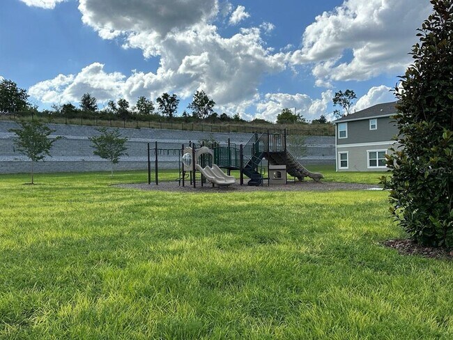 Building Photo - 9335 Westside Hls Dr