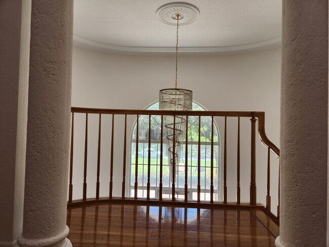 Building Photo - 17885 Fieldbrook Cir E