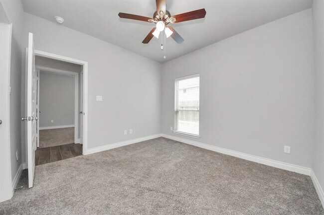 Building Photo - 6022 Daggerwing Wy