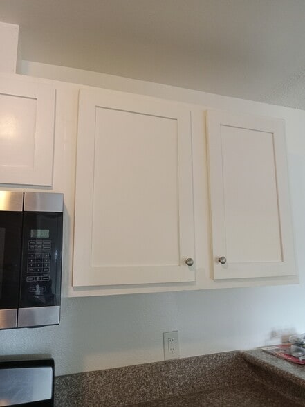 Building Photo - 10636 Woodley Ave