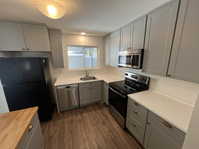 Building Photo - 7052 E Briarwood Dr