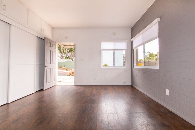 Building Photo - Charming Studio with Mid Century Touches in Ocean Beach/Point Loma !