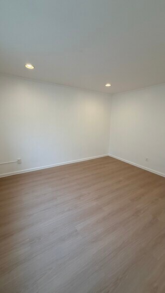 Building Photo - 1733 Gales Pl NE