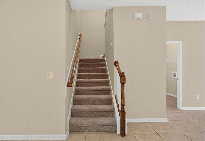 Building Photo - 72 Amistad Dr