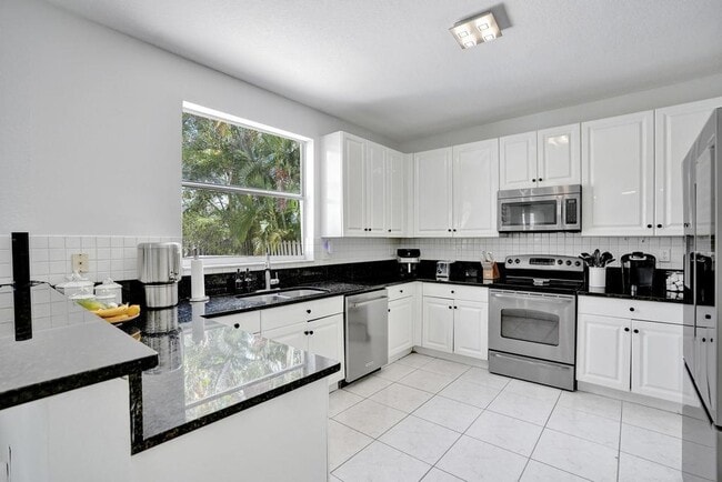 Building Photo - 16405 Diamond Head Dr