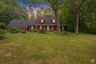 Building Photo - 3310 Lake Dr