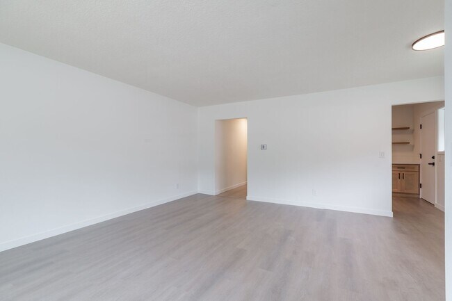 Building Photo - Crowne Pointe Apartment Homes