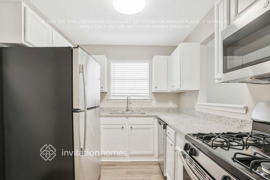 Building Photo - 3718 Oakwood Manor Ct