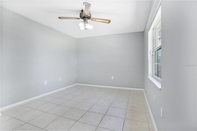 Building Photo - 405 Long Dr