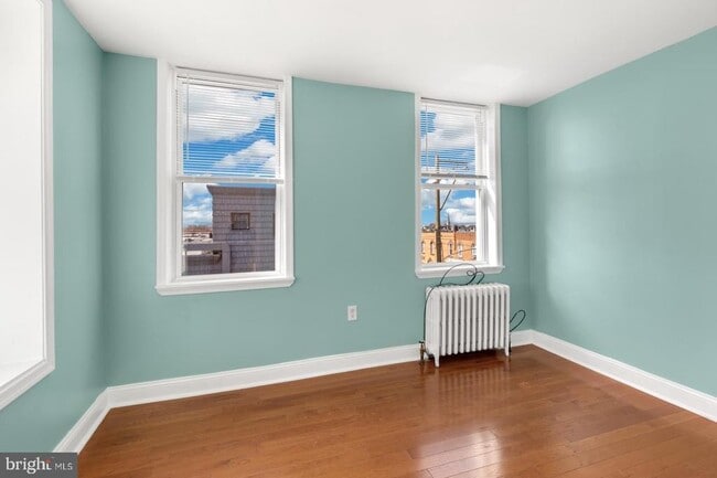 Building Photo - 1440 W Porter St