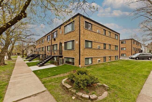 Building Photo - Recently Renovated 2 Bedroom Garden Apartm...