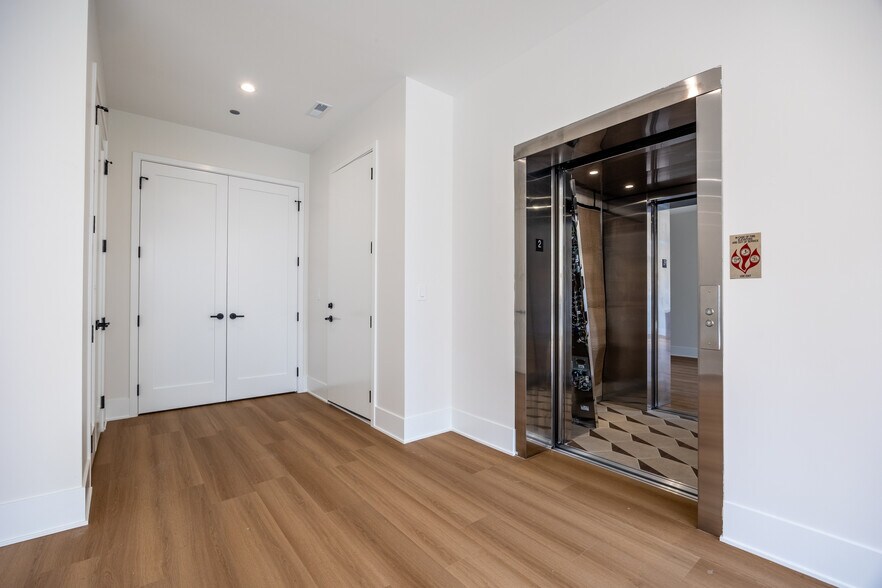 Building Photo - 1610 W Grand Ave