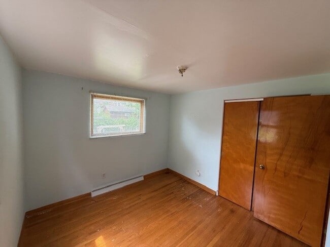 Building Photo - Charming 3 Bedroom Home with Fenced Yard &...