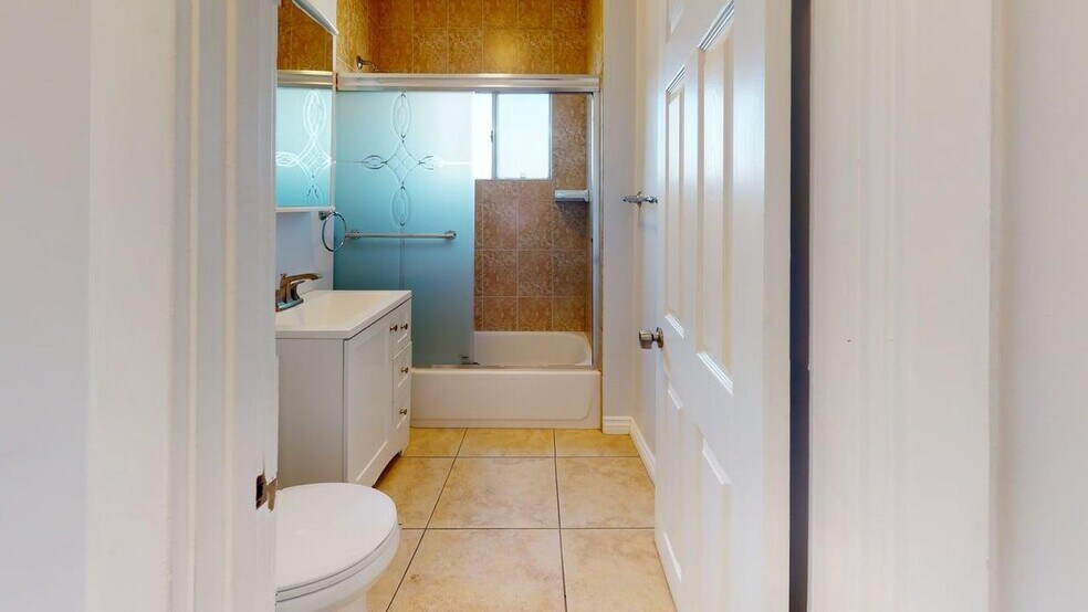 Building Photo - Modern & Spacious Home in East LA – Great Value and Prime Location!