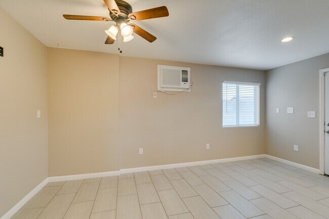 Building Photo - 437 Waterwheel Falls Dr