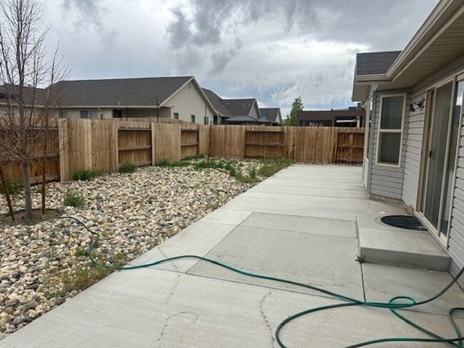 Building Photo - 3 Bed, 2 Bath, # Car Garage Home!