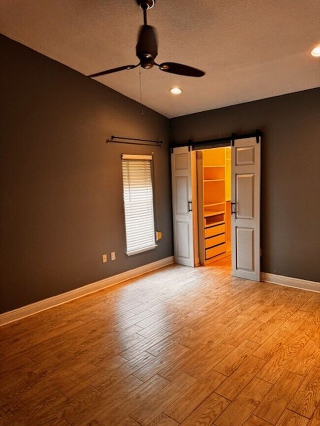 Building Photo - 2519 Southern Oak Cir