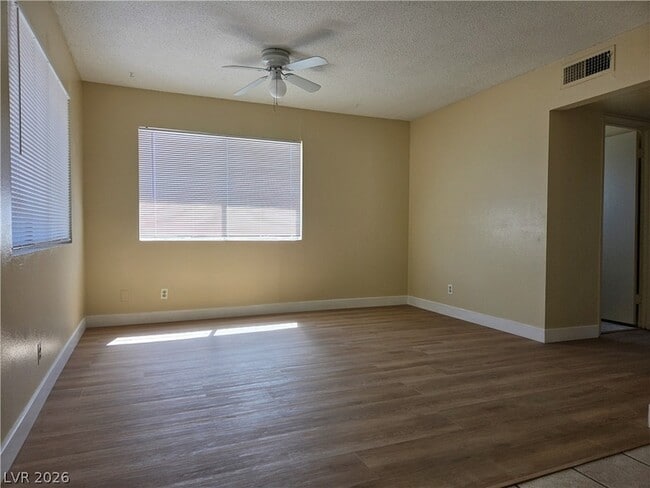 Building Photo - 489 North Cir