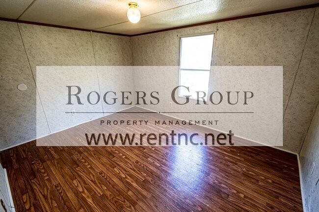 Building Photo - 105 Mark St