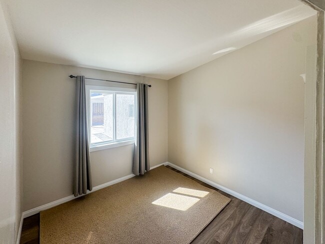 Building Photo - Spacious 3 Bedroom, 2 Bath Home with Large...