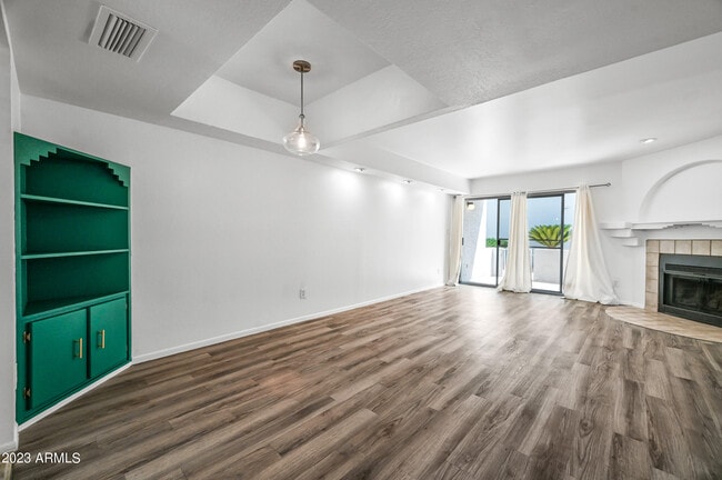 Building Photo - 220 N 22nd Pl