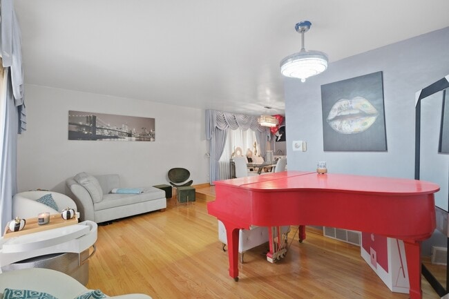 Building Photo - 9728 S Tripp Ave