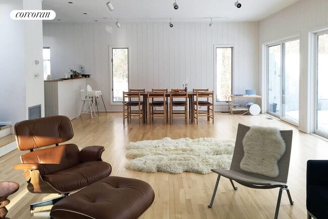 Building Photo - 115 Runnymeade Drive