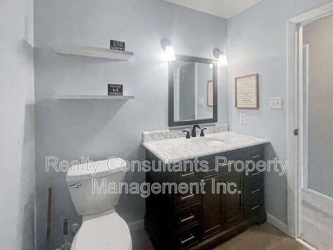 Building Photo - 3222 S Elm-Eugene St