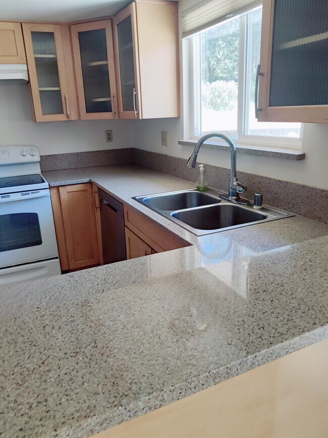 Building Photo - 18589 Lake Forest Dr