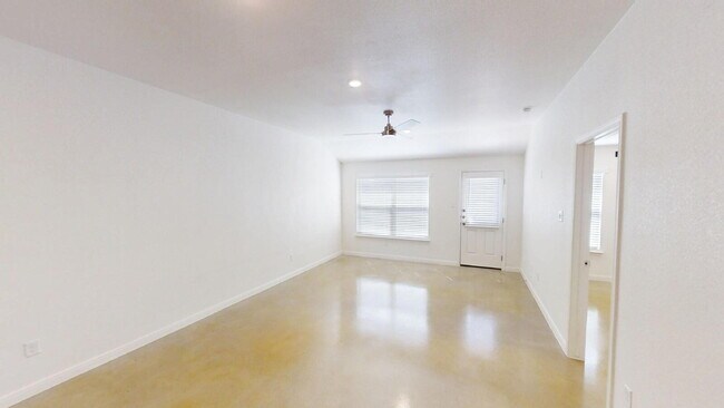 Building Photo - 907 Switchgrass Dr